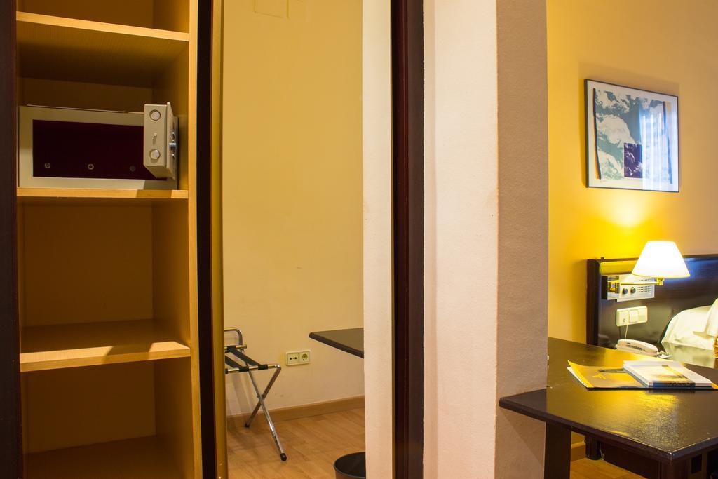 Atlantis By Atbcn Hotel Barcelona Ngoại thất bức ảnh